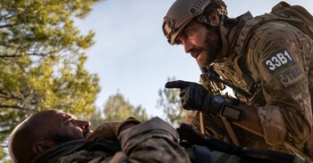 Кадры из фильма «Переводчик» Джек Джилленхол — мастер диалогов в первых отрывках «Переводчика» Гая Ричи